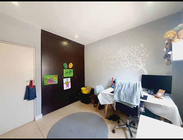 3 BEDROOM APARTMENT FOR SALE IN OAKLANDS